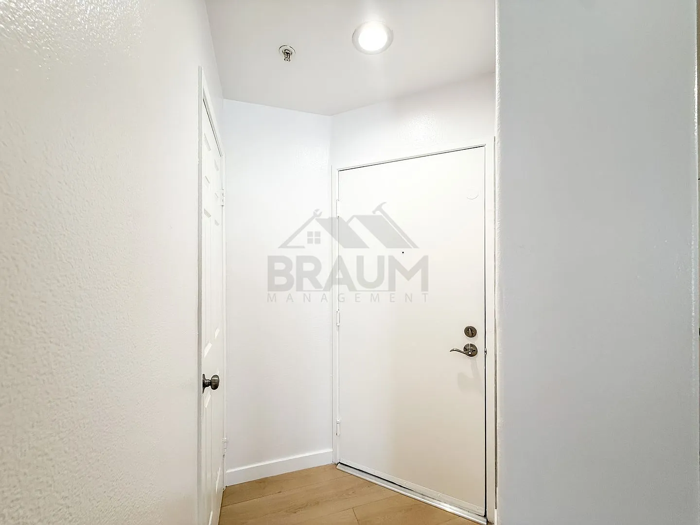7323 WINNETKA — Photo 4
