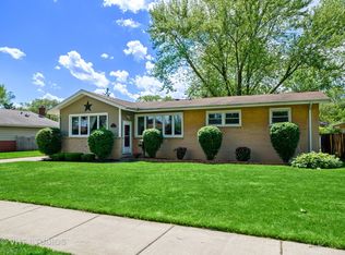 512 N Stratford Rd, Arlington Heights, IL 60004