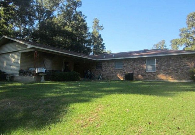 2nd image of 425 Mountain Rd