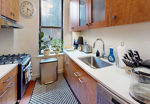 3rd image of 199 Bleecker St APT 3