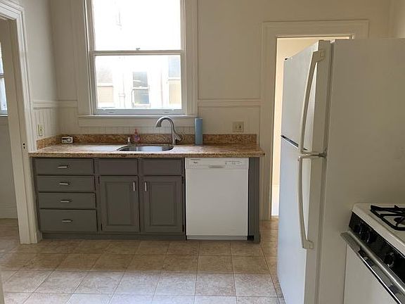 3rd image of 3400 Sacramento St