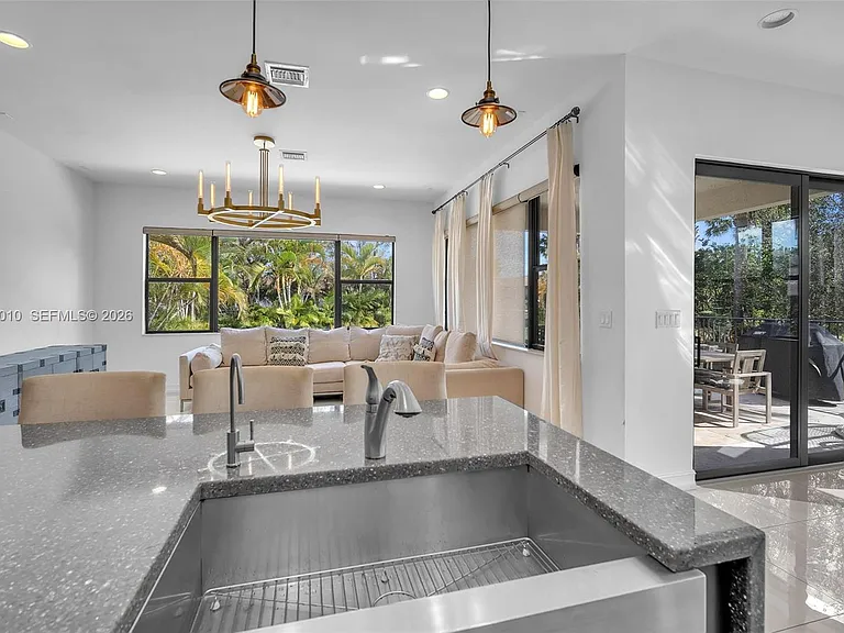 865 SW 113th Ln — Photo 7