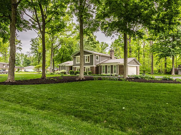 2nd image of 411 Woodland West Dr