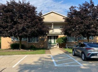 6156 Richards Dr, Brighton, MI 48116
