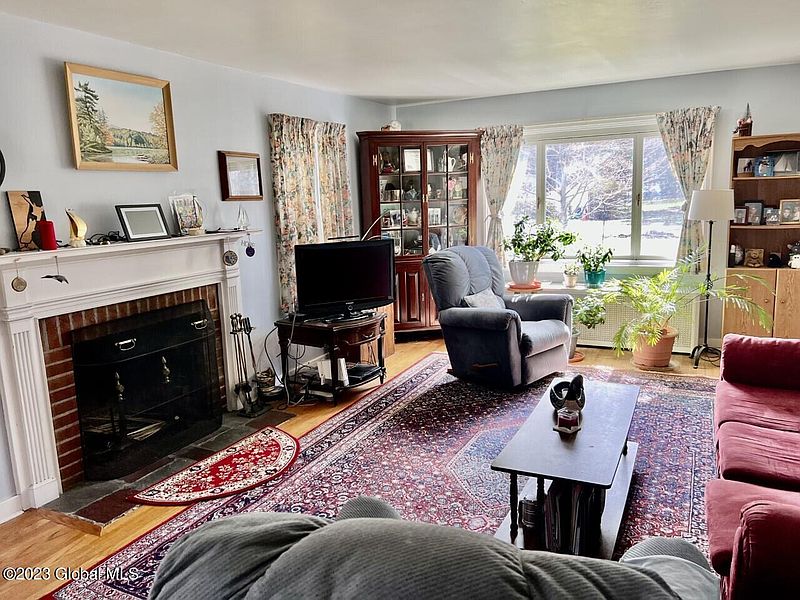3rd image of 37 Old Troy Road