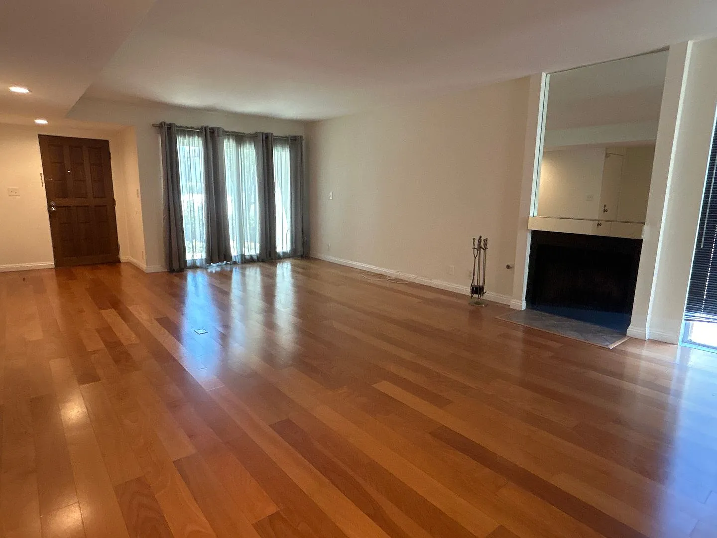 Spacious 3-Bed, 2.5-Bath North Alhambra Condo with 2-Car Attached Garage — Photo 3