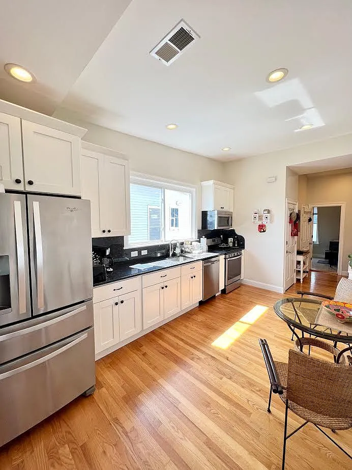 1 bed, 708 sqft, $3,100 — Photo 3