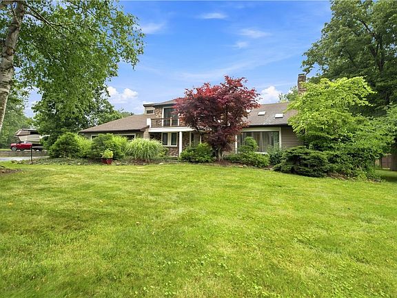 3rd image of 135 Ridgeway Ests