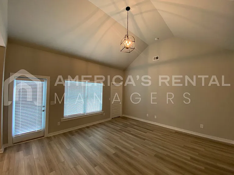 115 Avalon Way — Photo 9