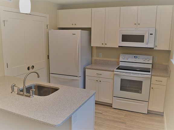 5th image of 410 S College St #104