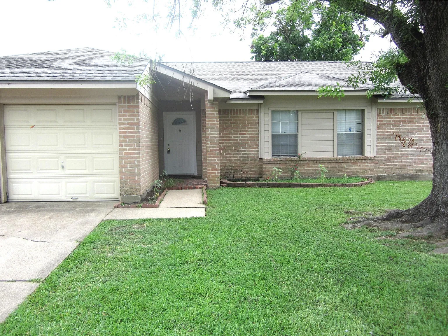 3 bed, 2.0 bath, 1580 sqft, $1,700 — Photo 2
