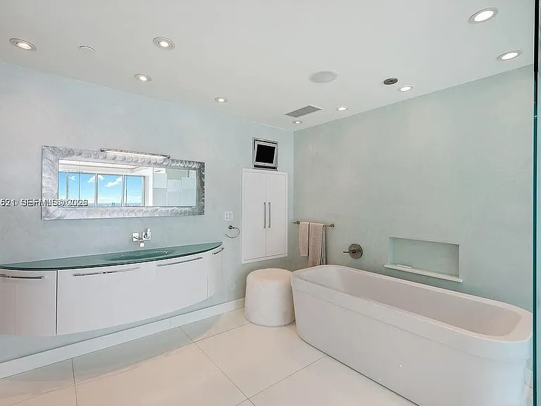 1040 Biscayne Blvd #Penthouse 4403 — Photo 8