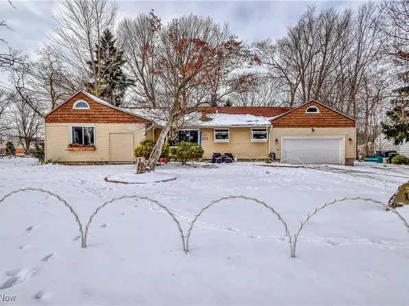 1 Owaissa Dr, Eastlake, OH 44095