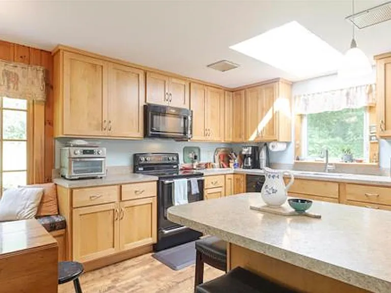 51 Prospect Hill Rd — Photo 10