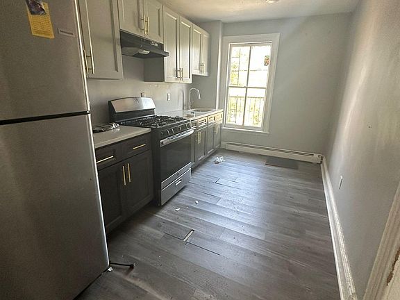 3rd image of 145 Grand St