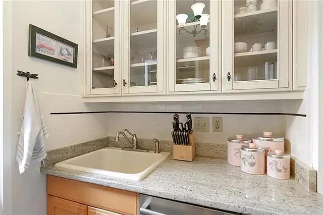 4436 Saint Charles Ave #5 — Photo 8