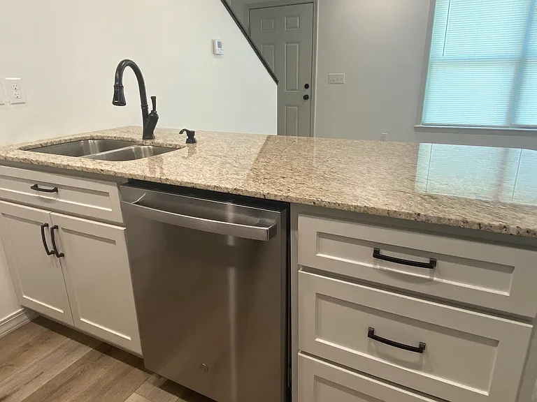 416 E G St #B — Photo 16