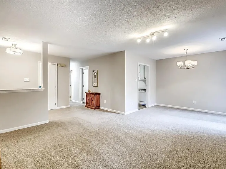 224 Clancy Cir — Photo 4