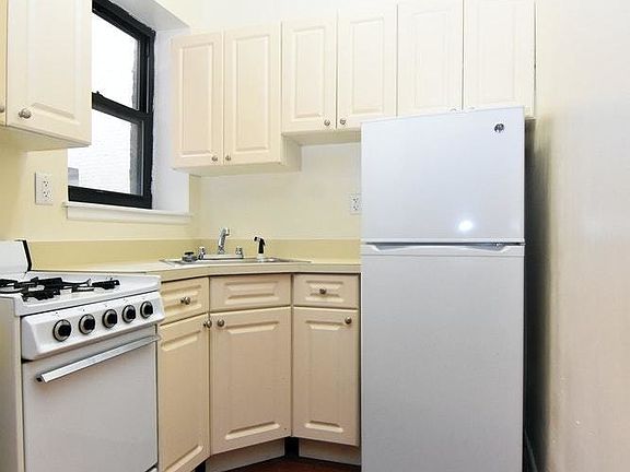 3rd image of 315 E 95th St APT 5E
