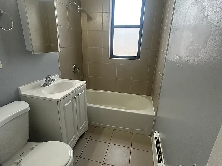 2207 E 75th St #3I — Photo 3