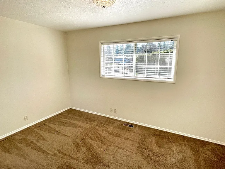 12244 NE Stanton St — Photo 9