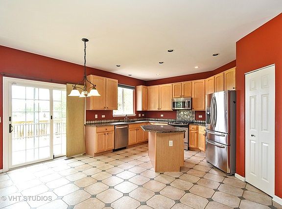 3rd image of 900 Breeze Dr