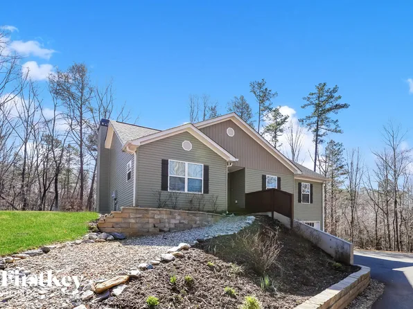 17 Baker St, Dahlonega, GA 30533