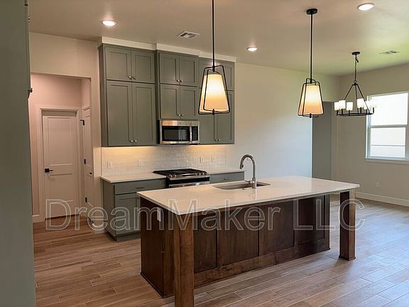 3rd image of 3002 Hollow Crest Ln