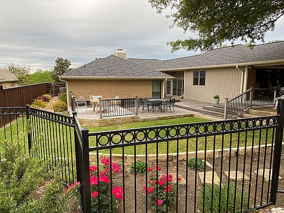 3rd image of 2810 Crooked Creek Dr
