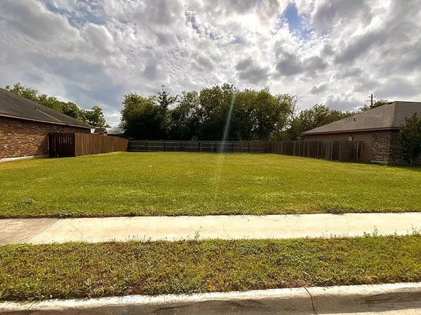 1011 Bluecrest, Beeville 78102