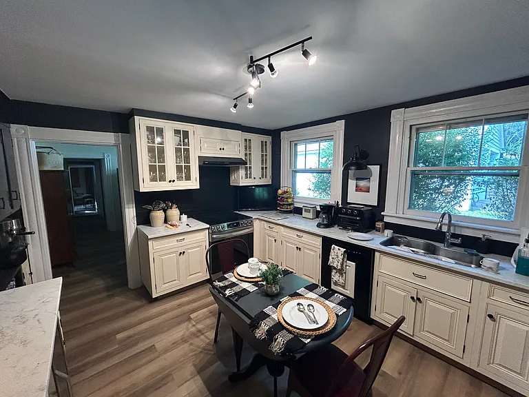 524 E Main St — Photo 5