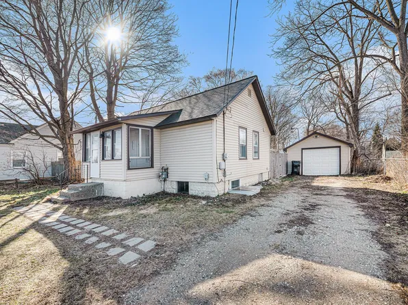 272 54th St SW, Wyoming, MI 49548