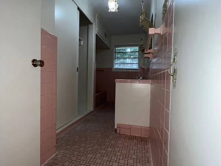 2524 W Hillsboro St — Photo 23