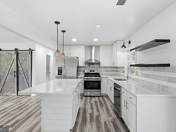 2nd image of 1614 Carolyn Dr