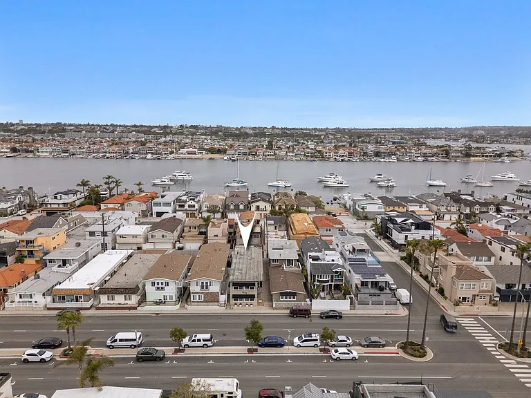 1114 W Balboa Blvd — Photo 3