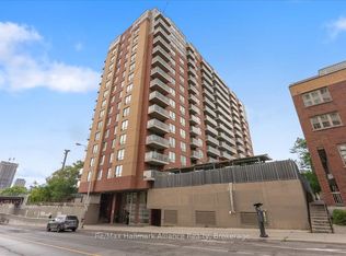 1369 Bloor St W #910, Toronto, ON M6P4J4