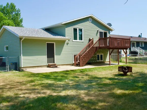 3 Penenah Dr, Bismarck, ND 58504