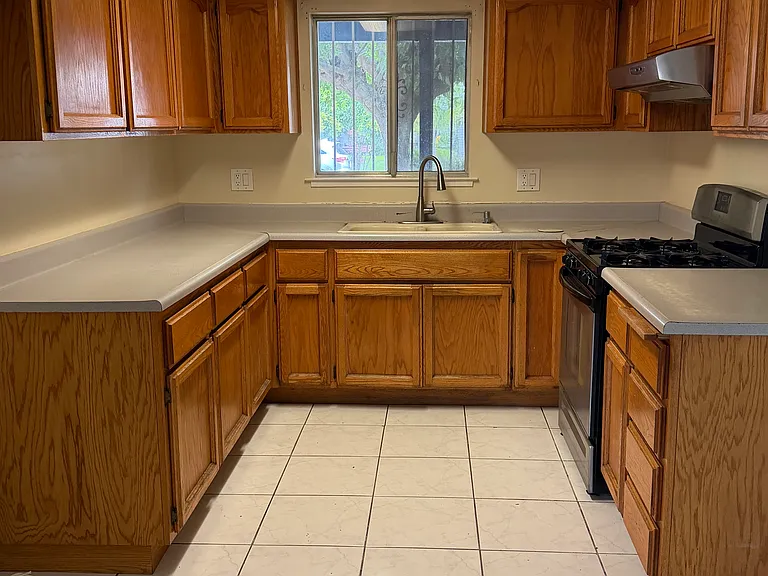 4207 N Woodson Ave — Photo 6