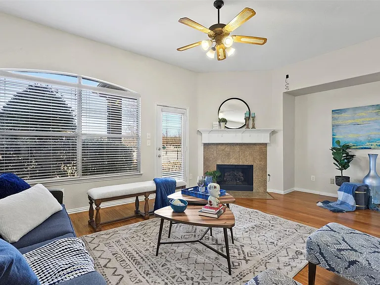 11086 Mansfield Dr — Photo 4