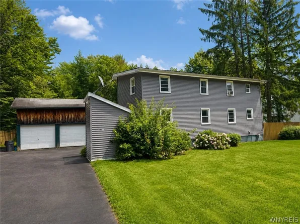 11487 Jennings Rd, Lawtons, NY 14091