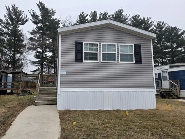 9223 Holiday Cir #20, Demotte, IN 46310