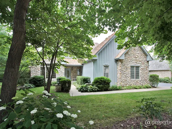 28817 N Spyglass Cir, Mundelein, IL 60060