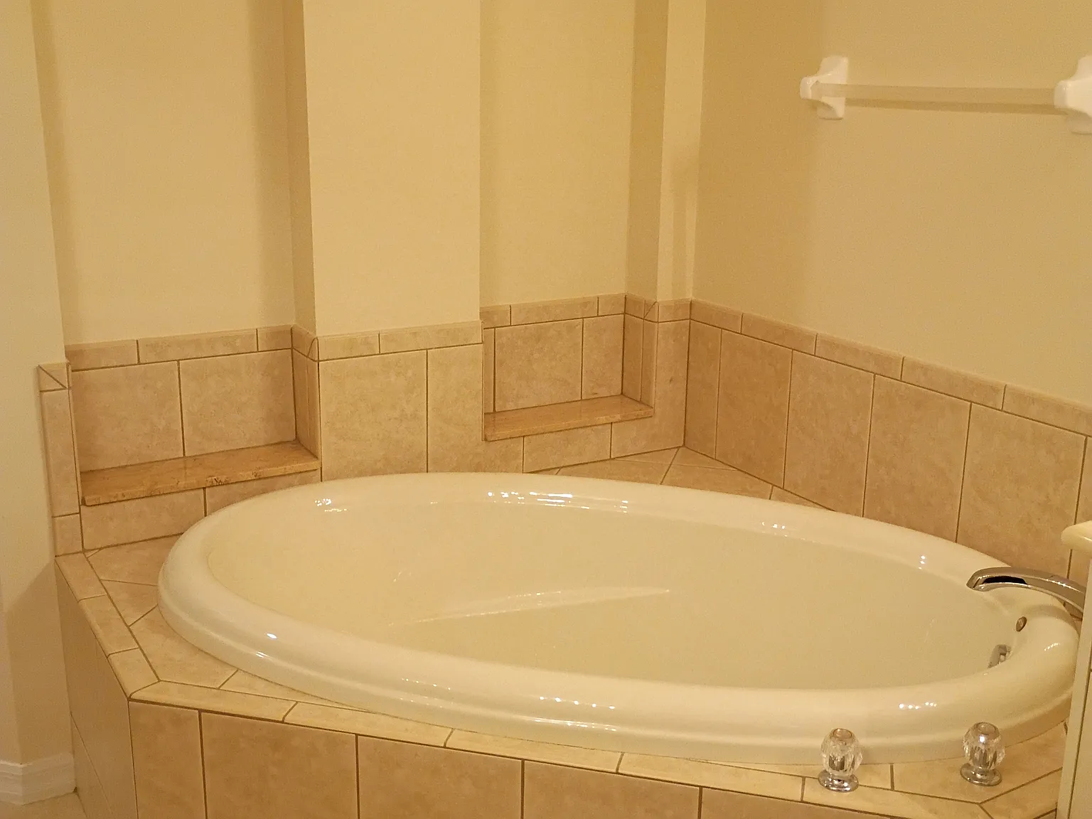 3 bed, 2.5 bath, 1950 sqft, $3,900 — Photo 4