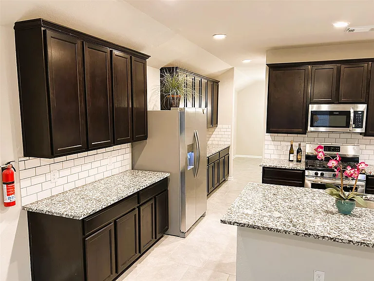 1402 Central Heights Dr — Photo 6