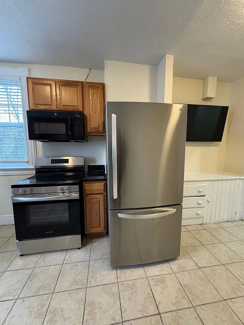 3-level Townhouse 7-bed + 4-bath @ BU — Photo 2