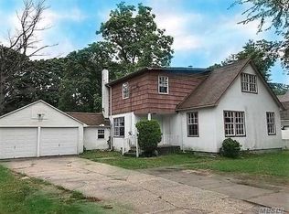 37 Washington Ave, Brentwood, NY 11717