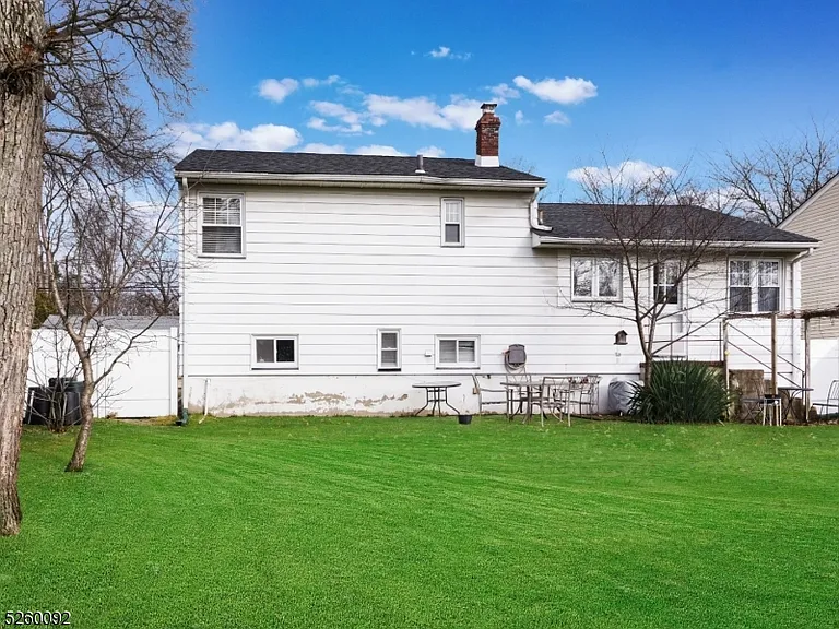 135 Hawthorne Ave — Photo 21
