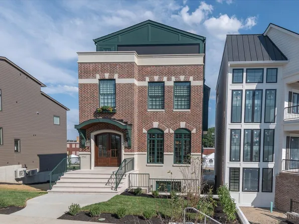 2934 Three Oaks Ln, Cincinnati, OH 45209