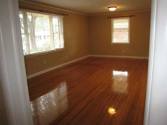 3rd image of 3537 Royal Crest Dr