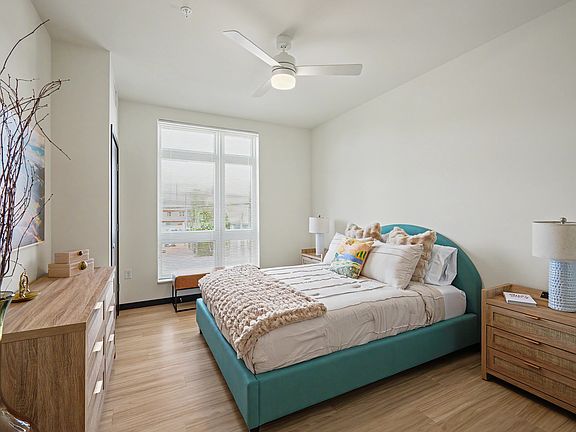 4th image of 1235 Regent St #407